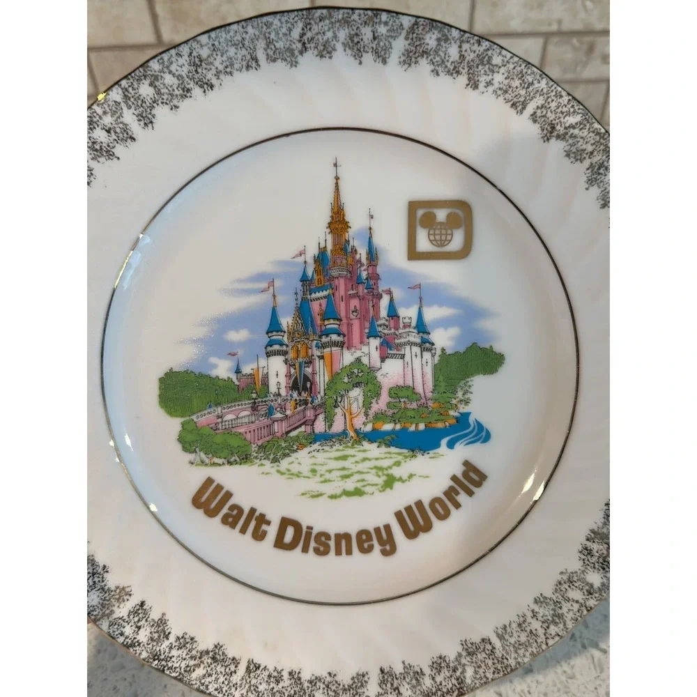 Vintage Walt Disney World‎ decorative plate
